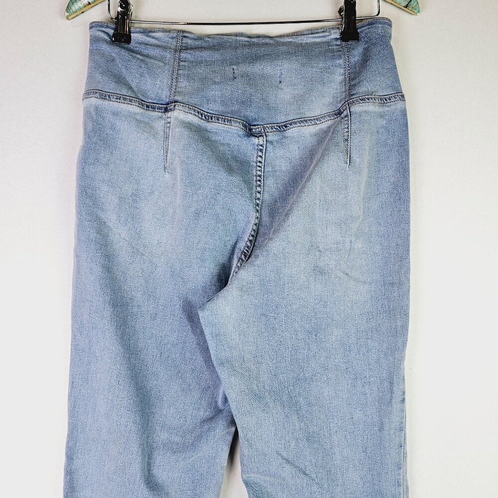 We the FREE PEOPLE Women's Venice Beach Flare Jean Pull-on, Size 30 - Picture 5 of 8
